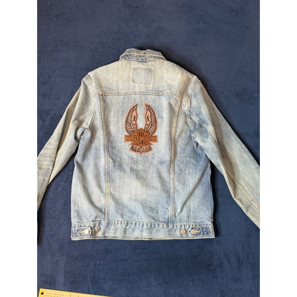Men’s Levi’s Denim Trucker Jacket “Harley Davidson” Patch Adult Sz L Blue Wash